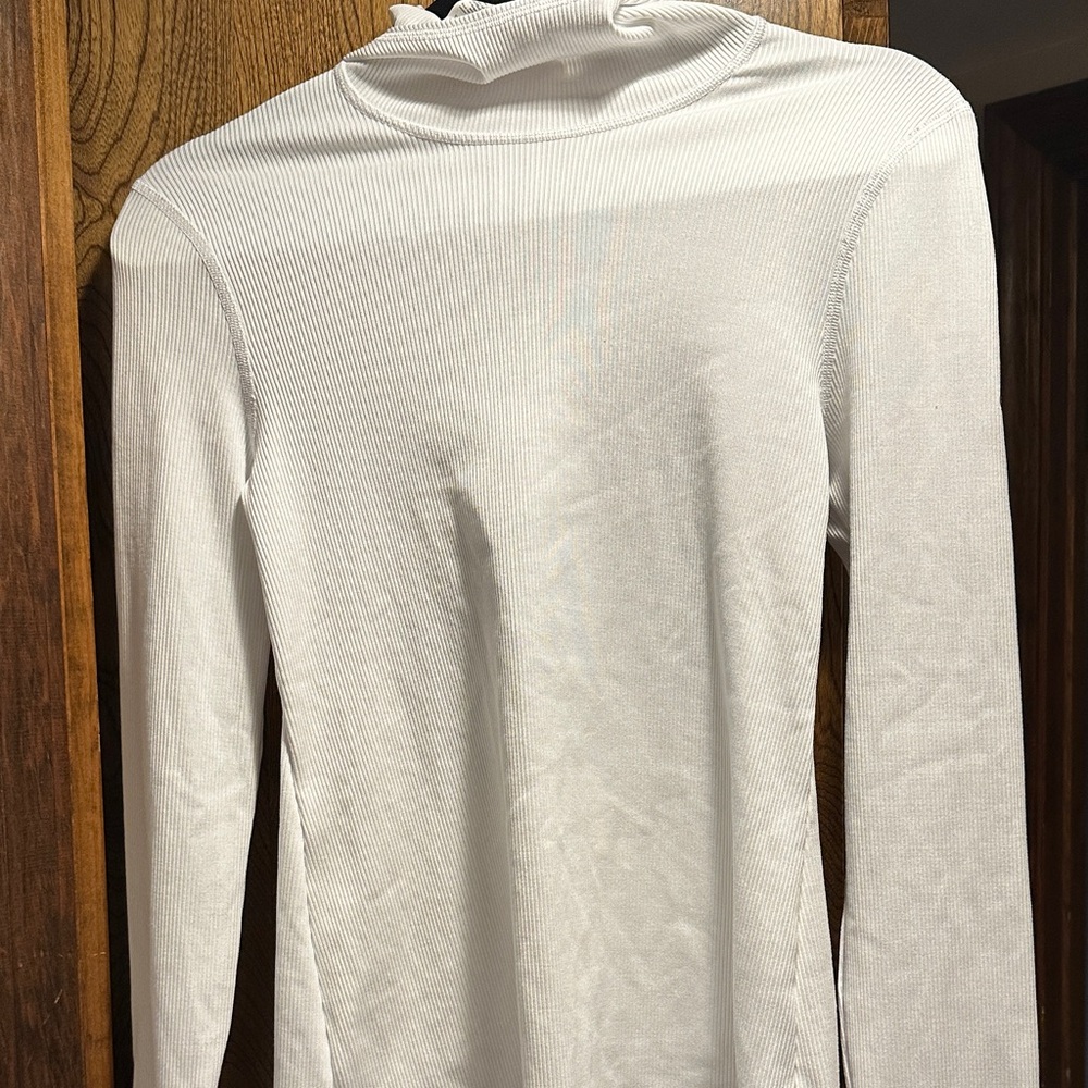 ALO Yoga White Long Sleeve Top